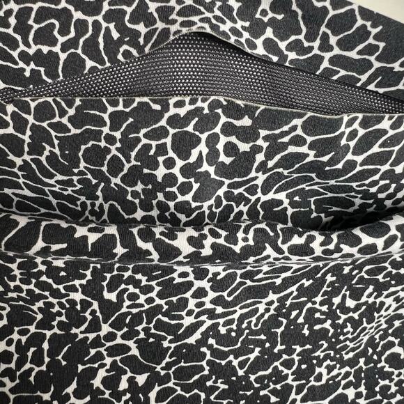 LULULEMON In Movement Tight Crop Pants Everlux Diffuse Starlight Black Size 12 - Picture 9 of 12